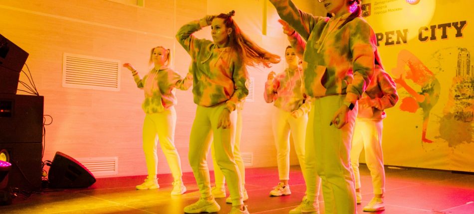 занятия танцами для подростков